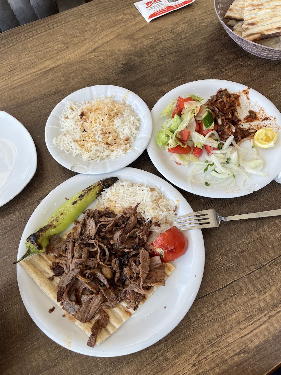 Ceylan Kardeşler Kebap Ve Pide Salonu — fotoğraf 2
