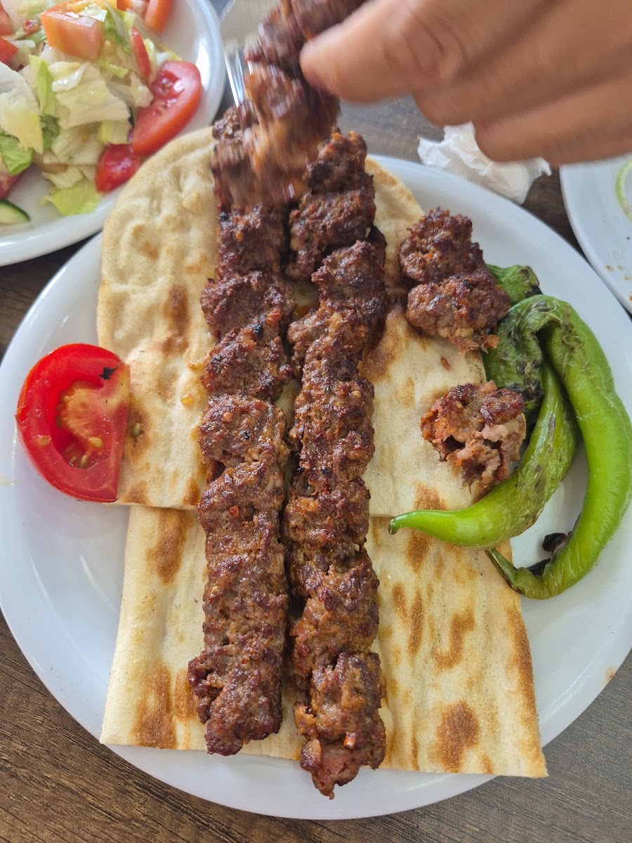 Ceylan Kardeşler Kebap Ve Pide Salonu — fotoğraf 7