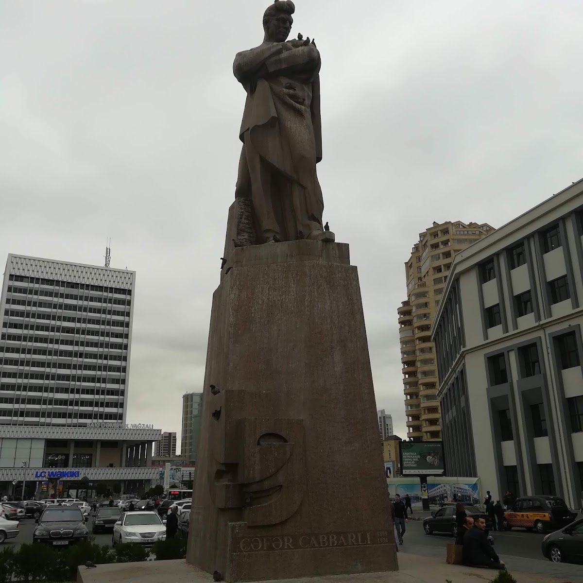 Cəfər Cabbarlının heykəli — photo 2