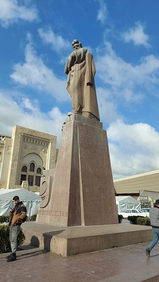 Cəfər Cabbarlının heykəli — photo 3