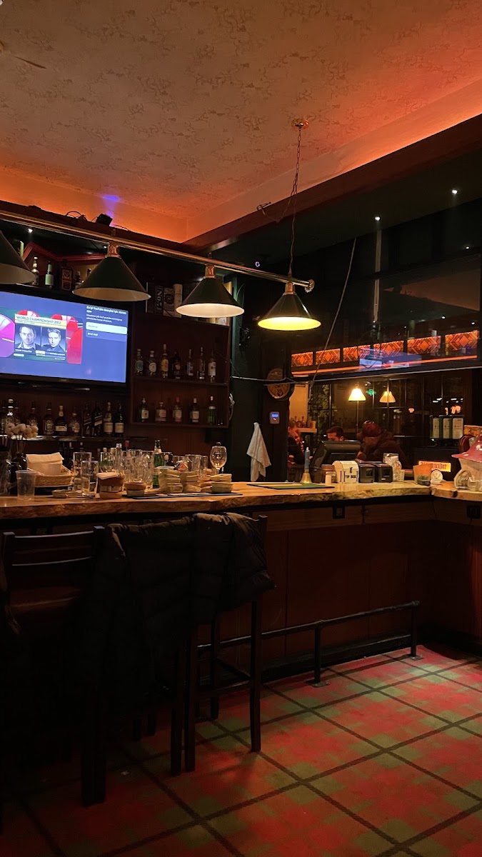 Charlie’s Irish Pub — photo 7