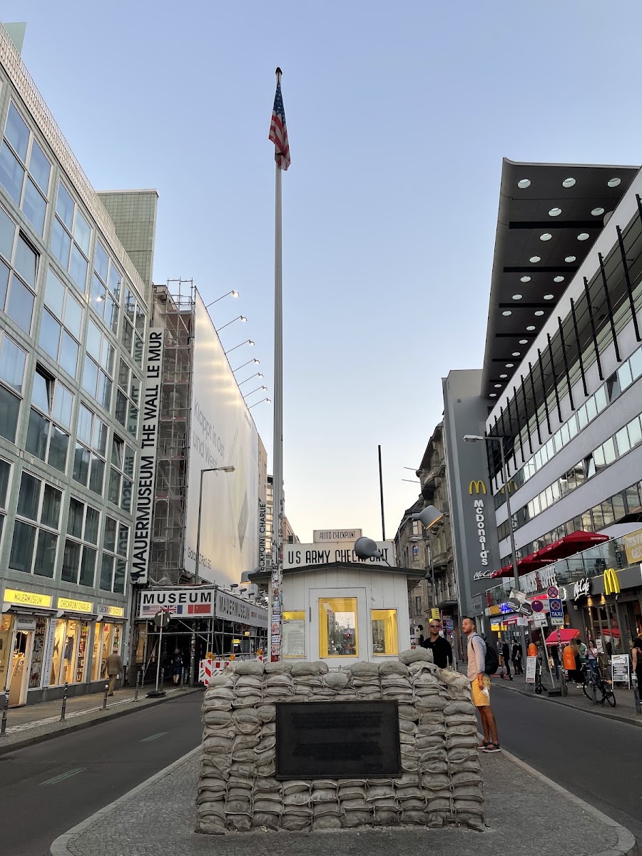 Checkpoint Charlie — photo