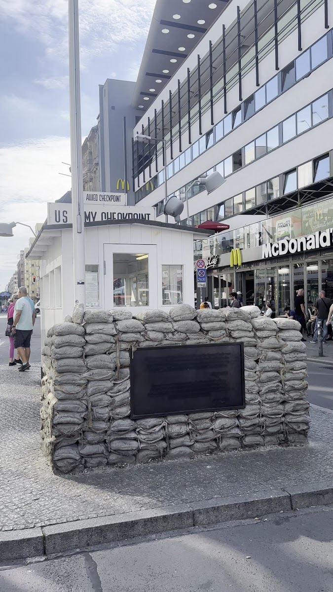 Checkpoint Charlie — fotoğraf 3