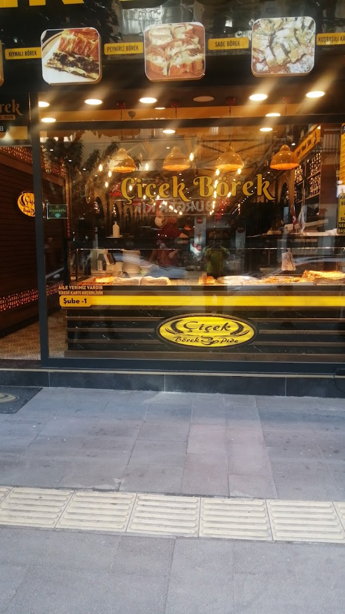 çiçek borek gazi caddesi — fotoğraf