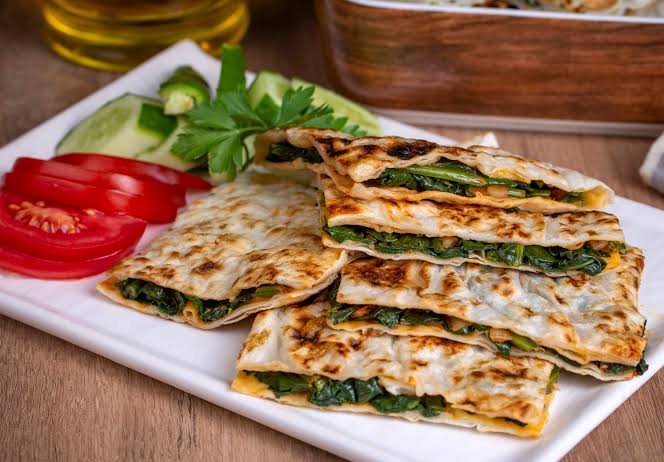 CIZBIZ GÖZLEME & köy kahvaltısı, saç kavurma, yayık ayran — fotoğraf 2