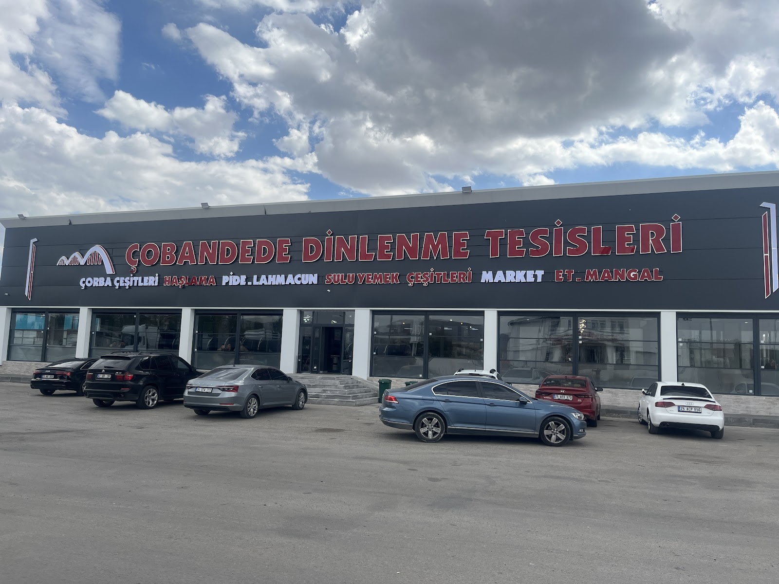 Cobandede dinlenme tesisleri — photo