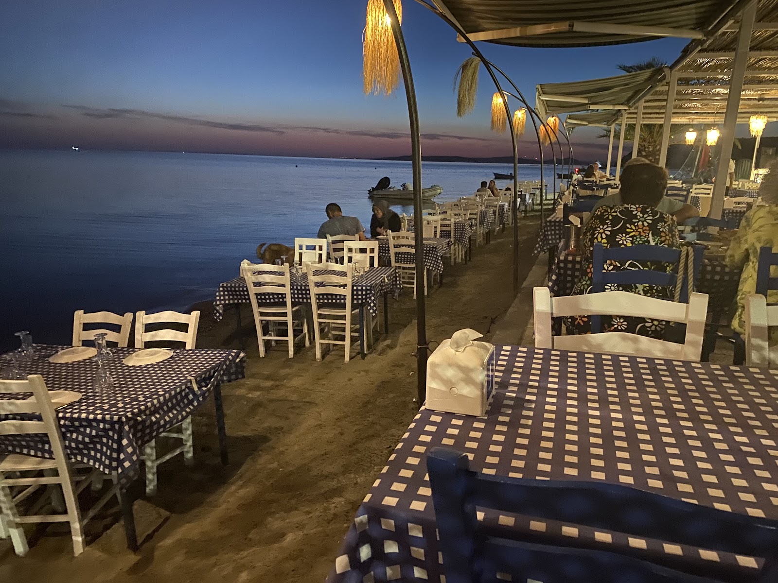 Çugra Kumsal Et & Balık Restoran — fotoğraf