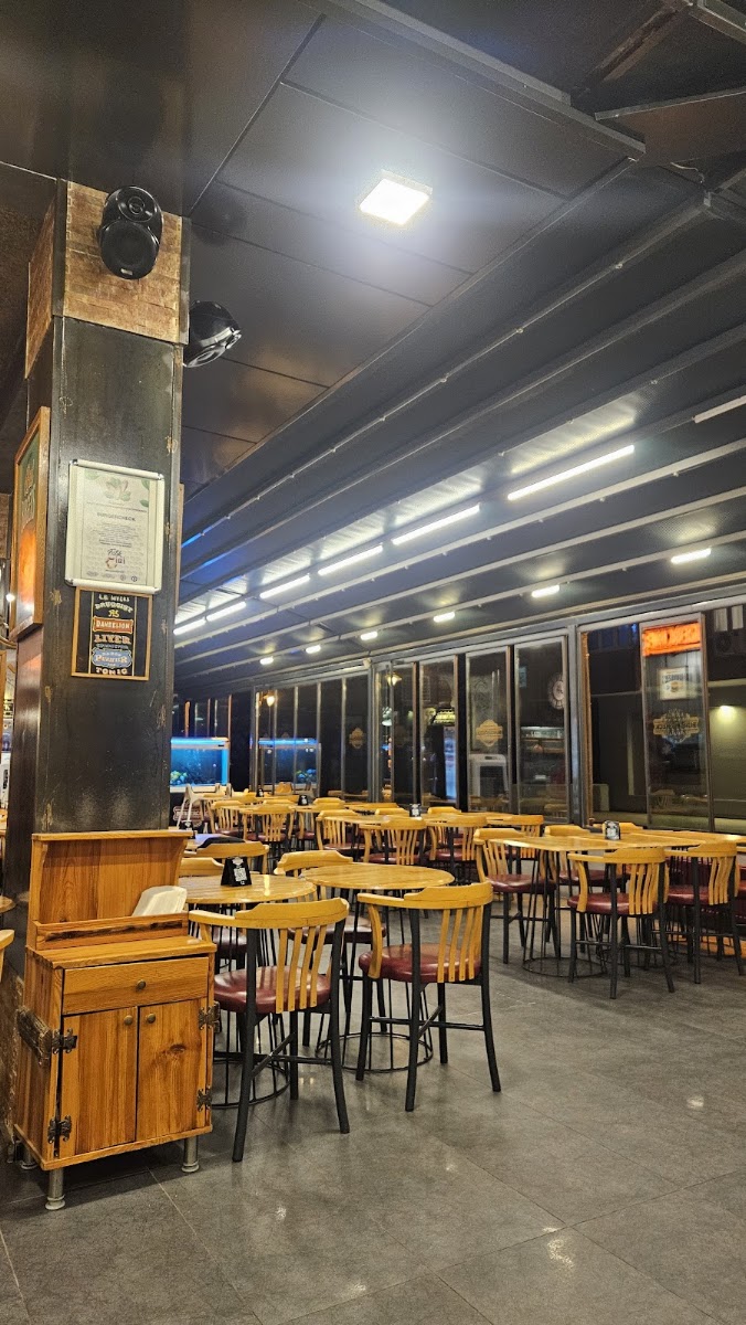 Daphne burger & pizza — photo 5