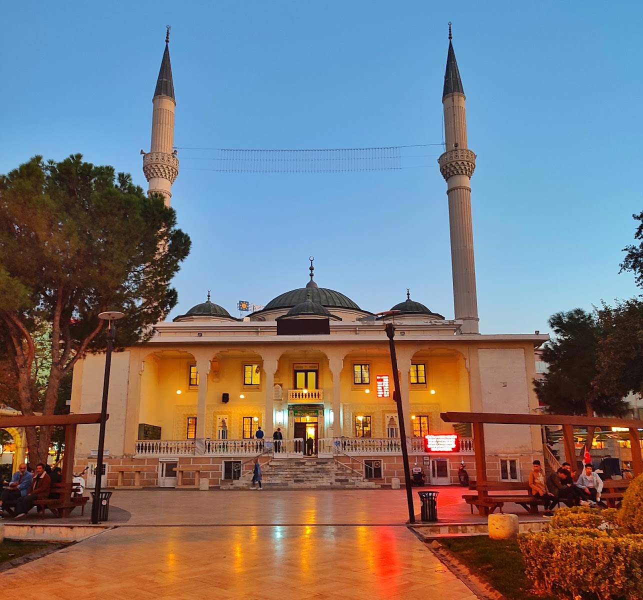 Delikliçınar Cami — fotoğraf
