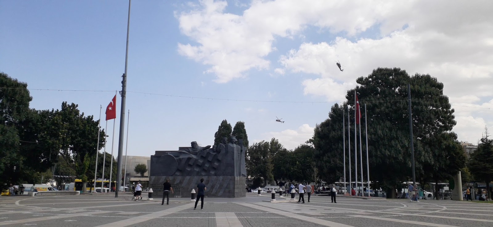 Demokrasi Meydanı — fotoğraf 3