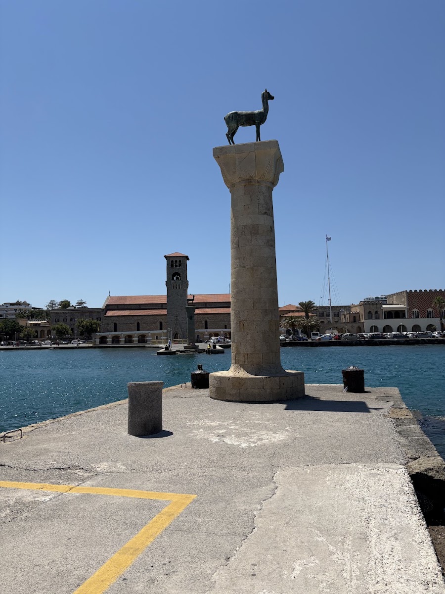 Doe Statue — photo 3