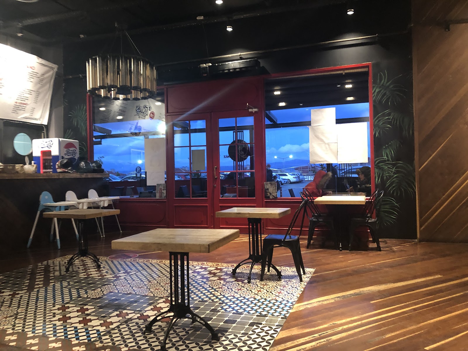 Dr. Tom's Burger House — fotoğraf 4