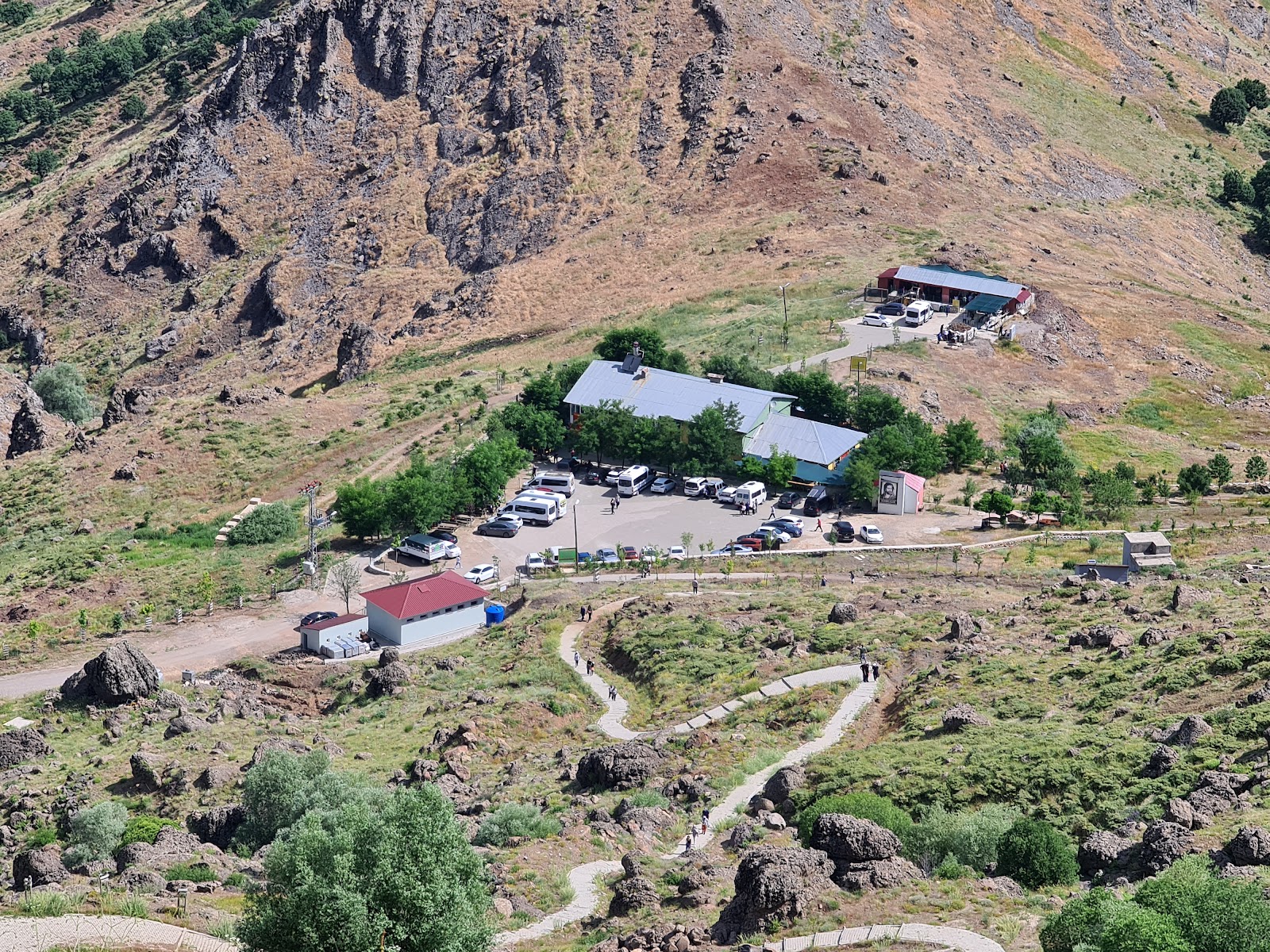 Düzgün Baba Türbesi — fotoğraf