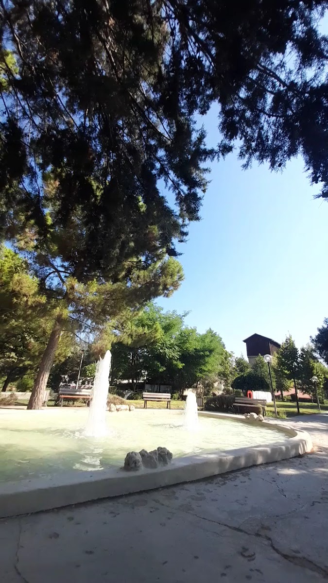 Ecz. Emrullah Çiftçibaşı Parkı — fotoğraf 2