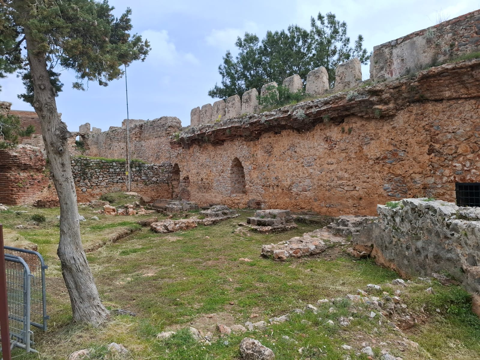 Ehmedek Kalesi — fotoğraf 2