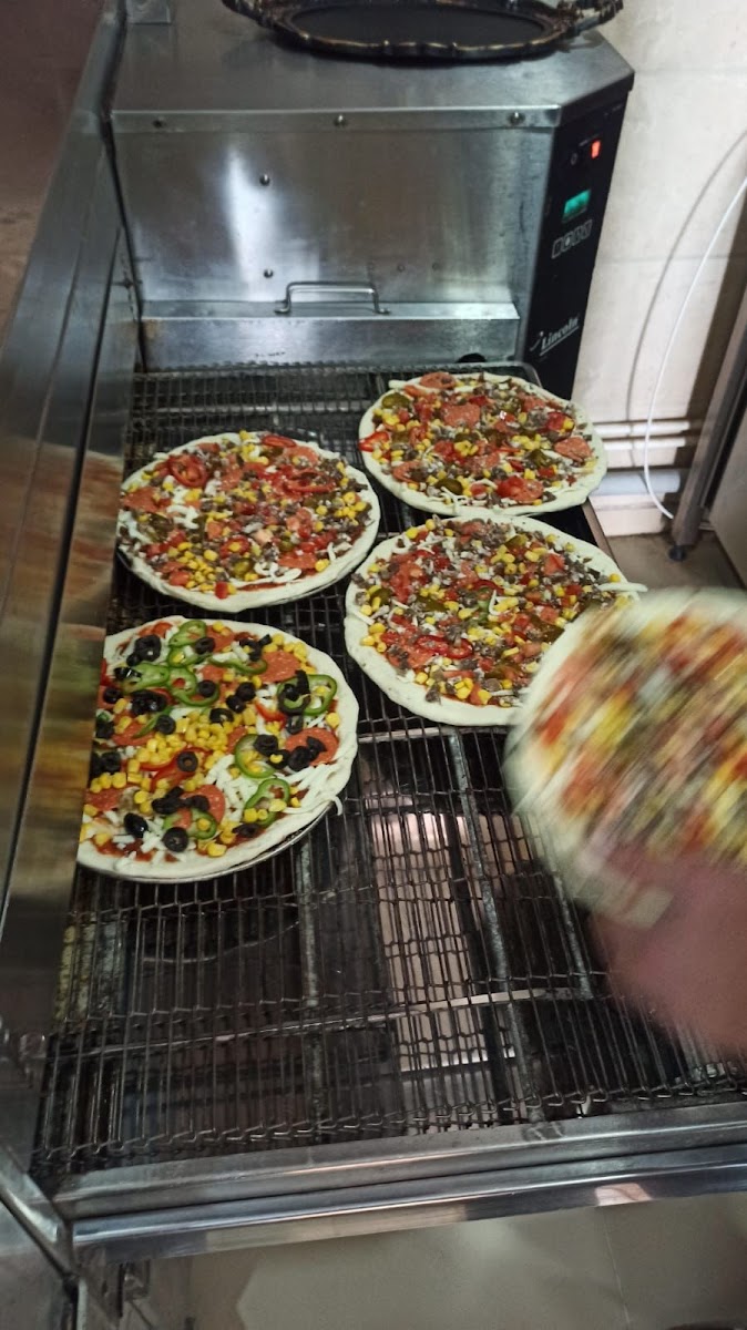 El Ramos Pizza Cafe — fotoğraf 6