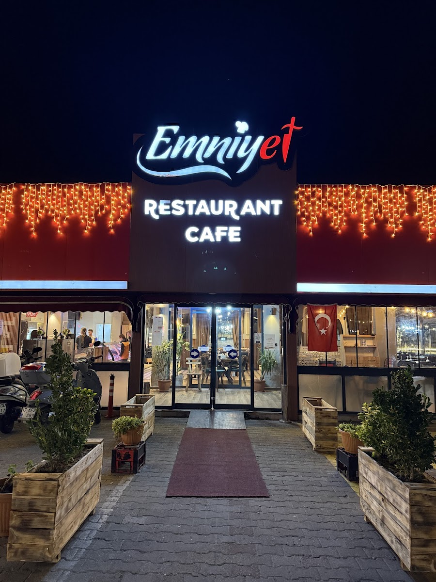 Emniyet Restaurant - Kahvaltı, Çorba, Steak, Et, Kebap, Lahmacun, Pide — fotoğraf
