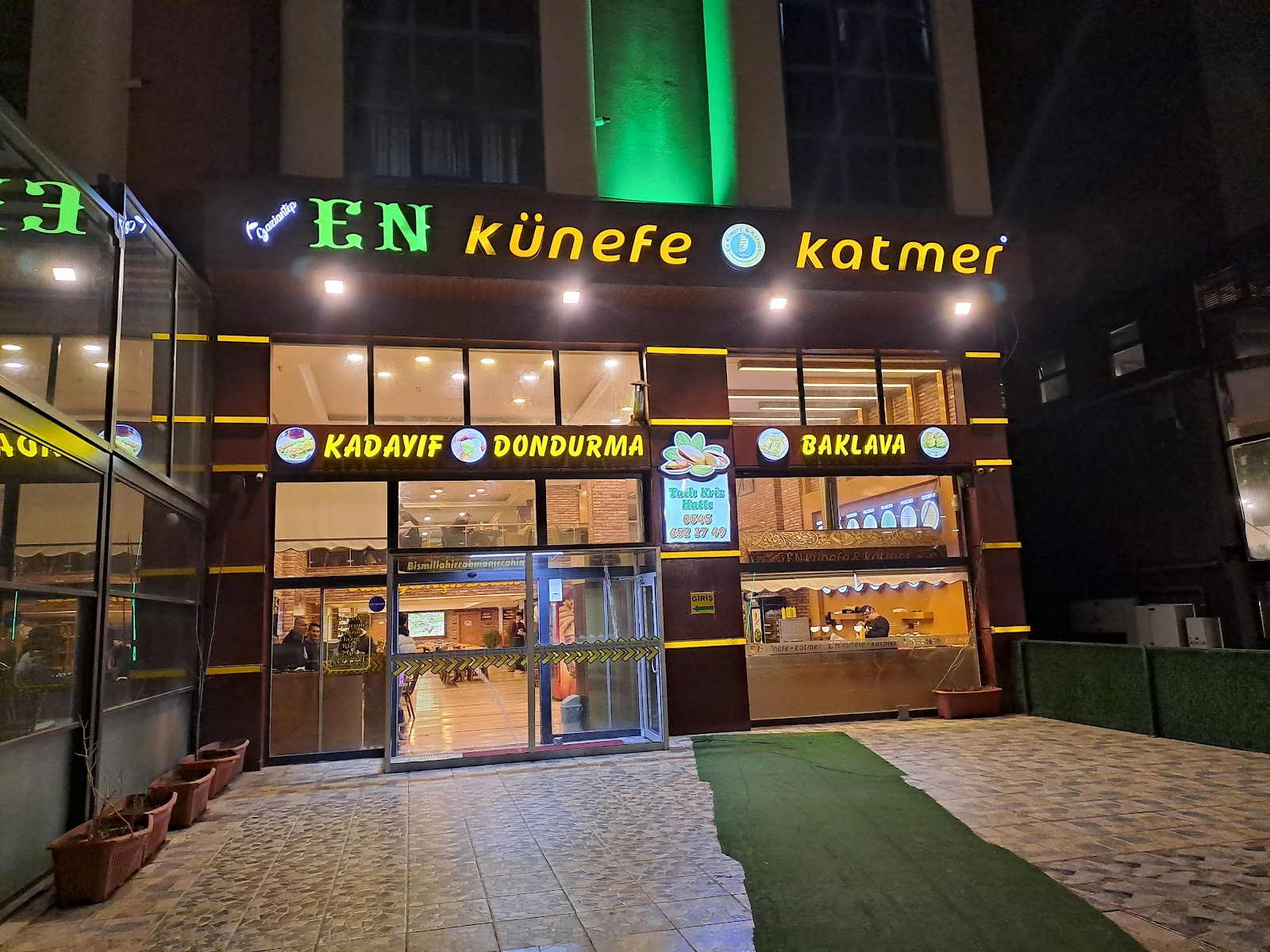 Enfıstık künefe ve katmer — fotoğraf