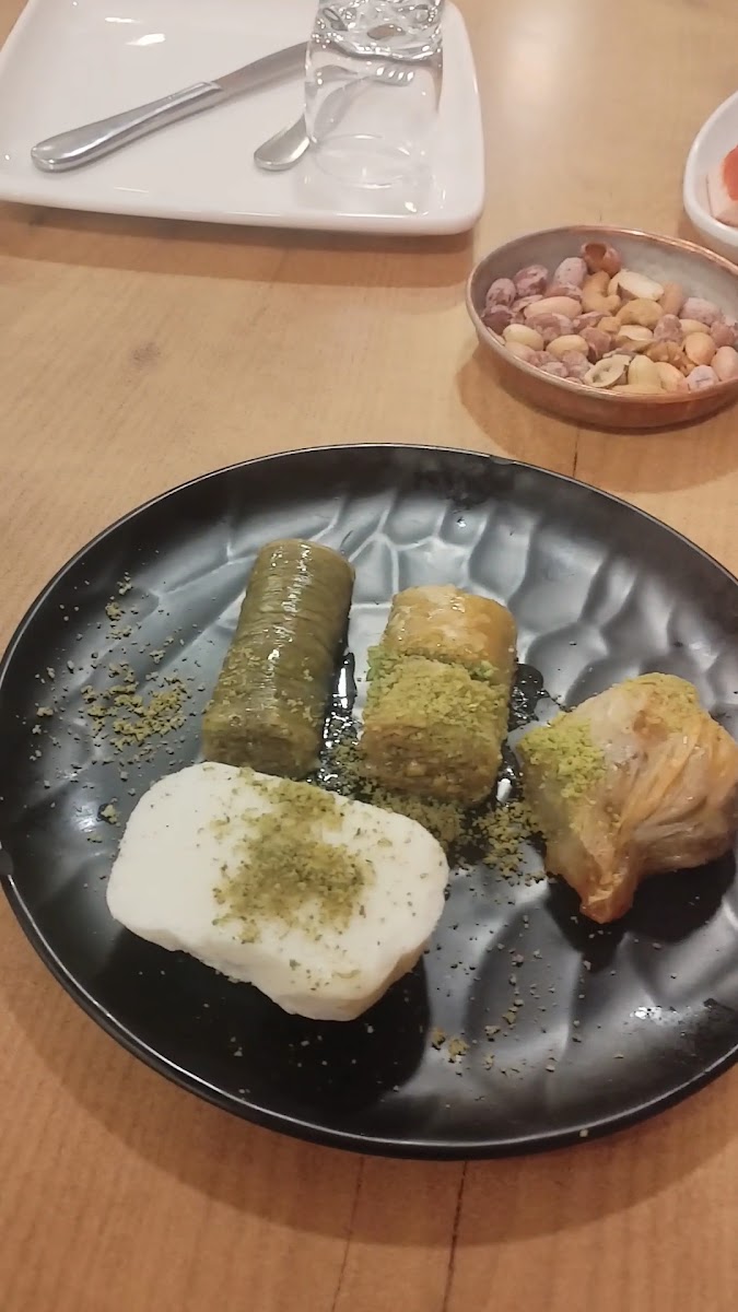 Enfıstık künefe ve katmer — fotoğraf 3