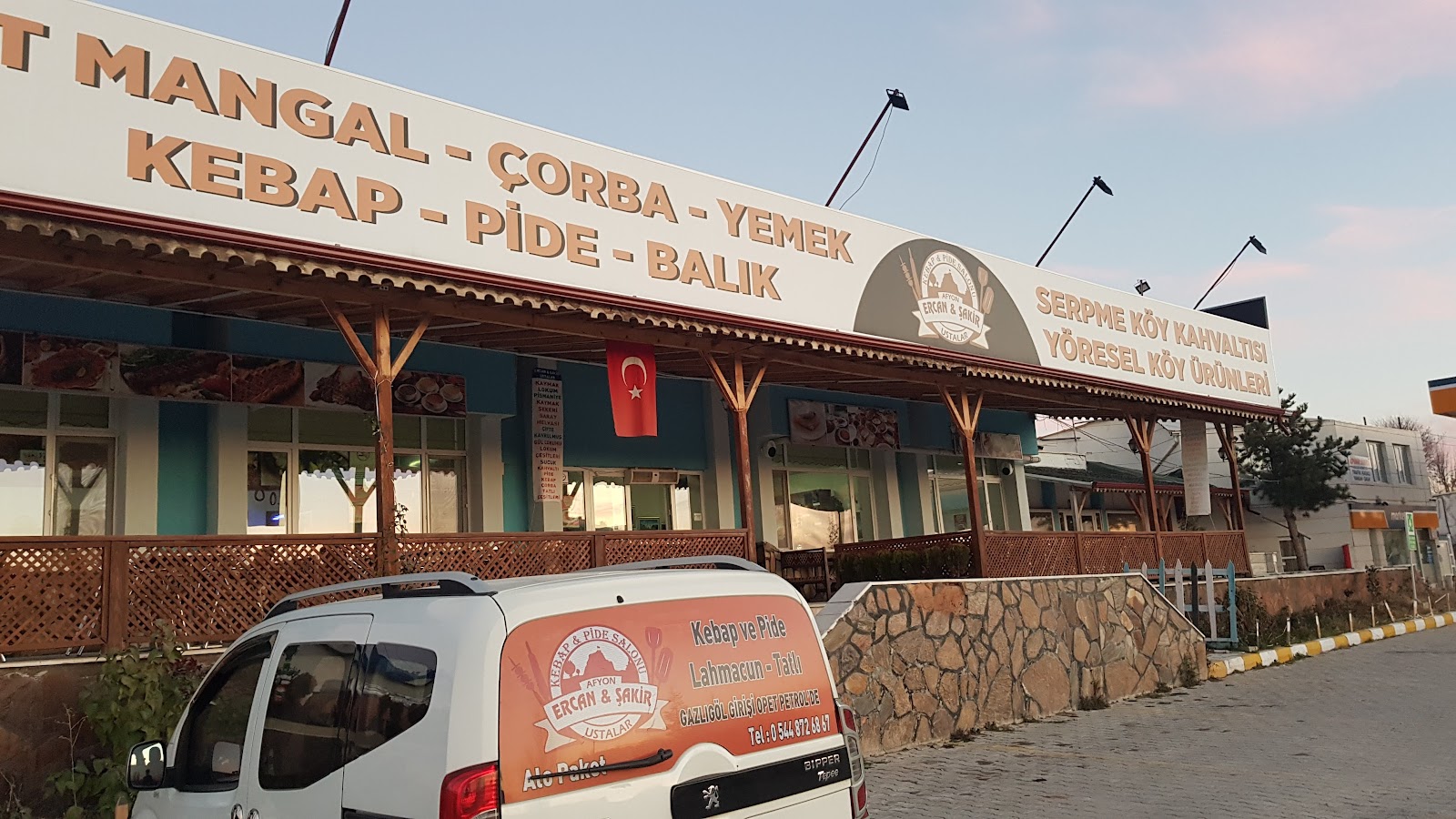 Ercan ve Şakir Usta esnaflokantasıgazligöl — fotoğraf