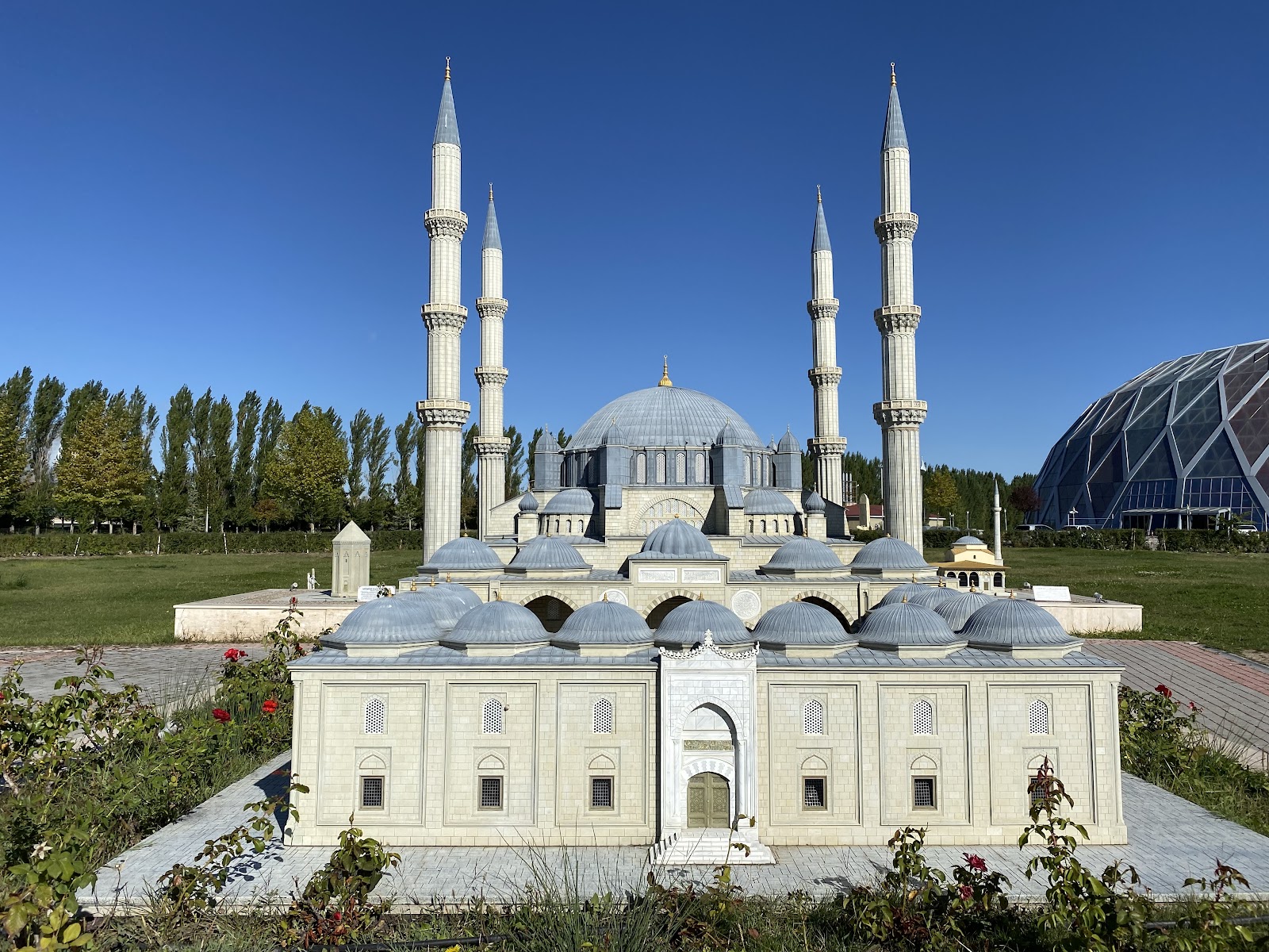 Esminyatürk — photo