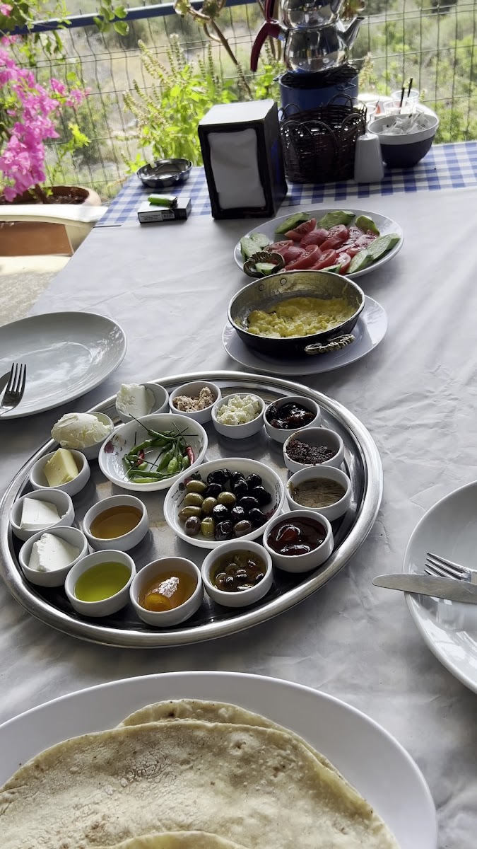 Fatihin Yeri | Zirve Köy Kahvaltısı — fotoğraf 3