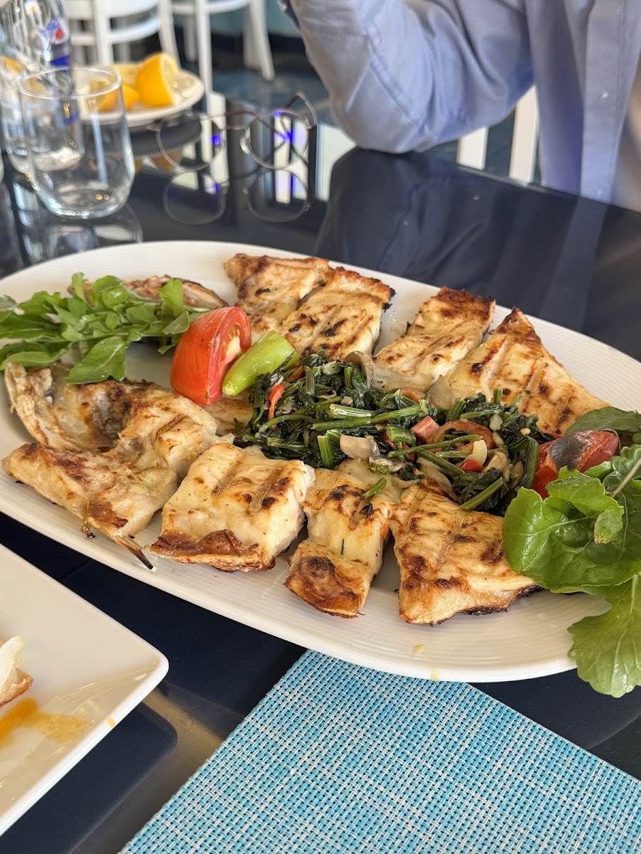 Fethiye Alkolsüz Balık Restoranı - İzmir Balık Pişiricisi — fotoğraf 9