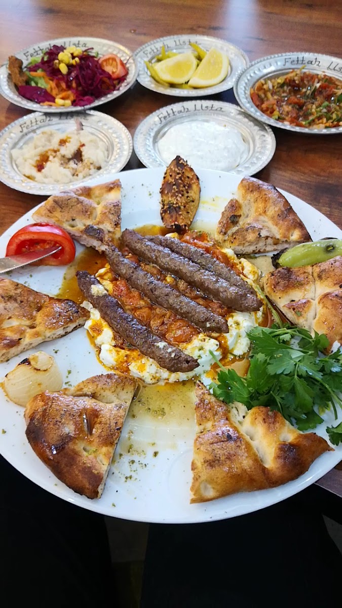 FETTAH USTA ÇORBA KEBAP & PİZMACUN — fotoğraf 3