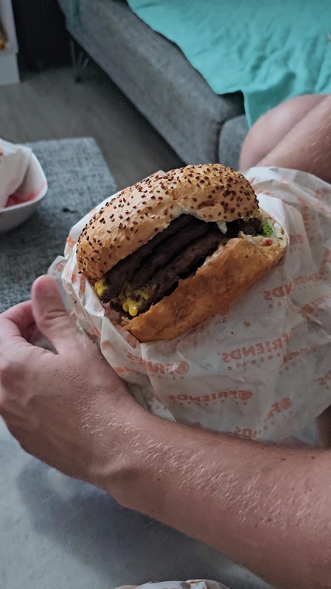 Friends Burger Türkiş — photo 3
