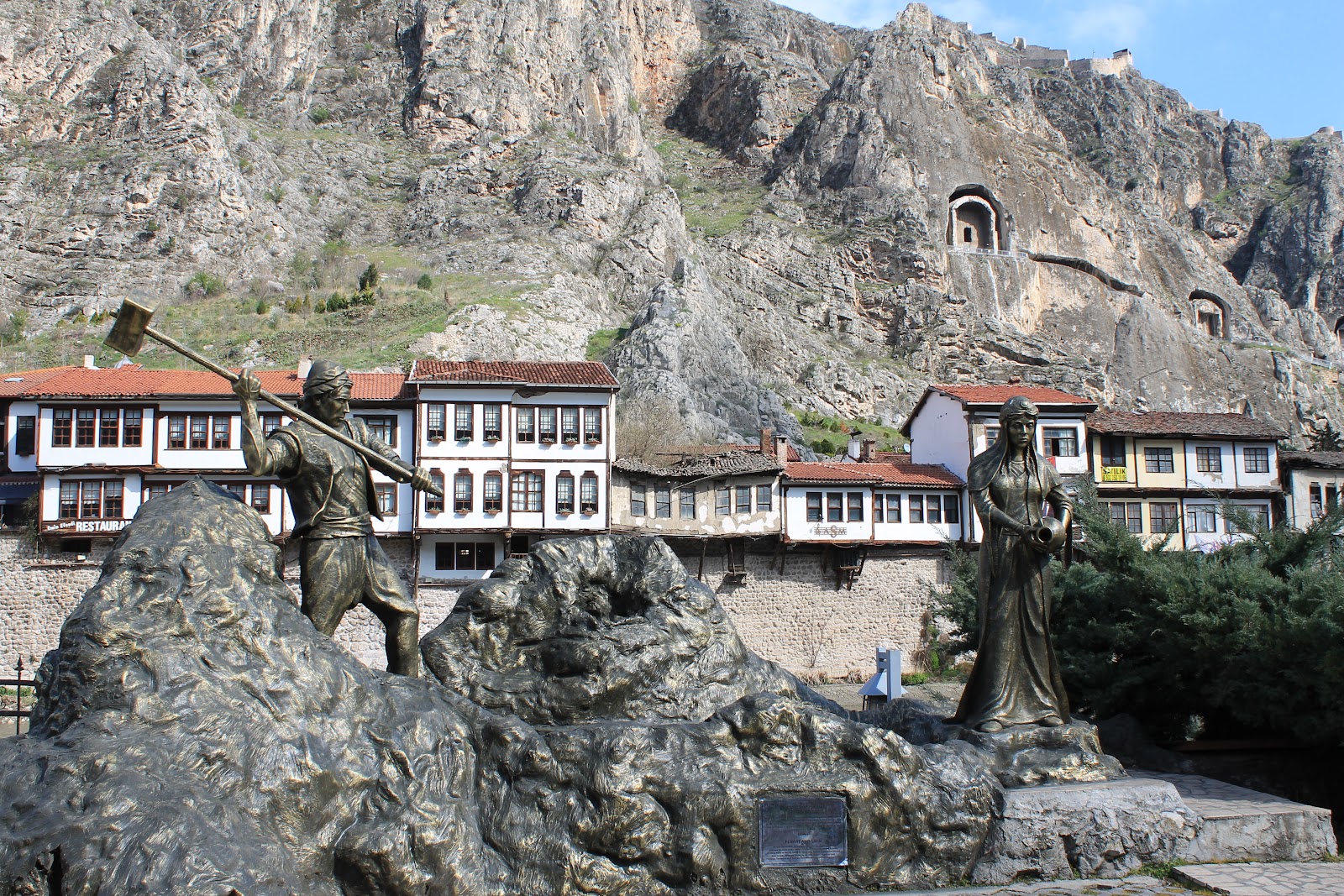 Gezi yolu Ferhat ile Şirin heykeli — fotoğraf 1