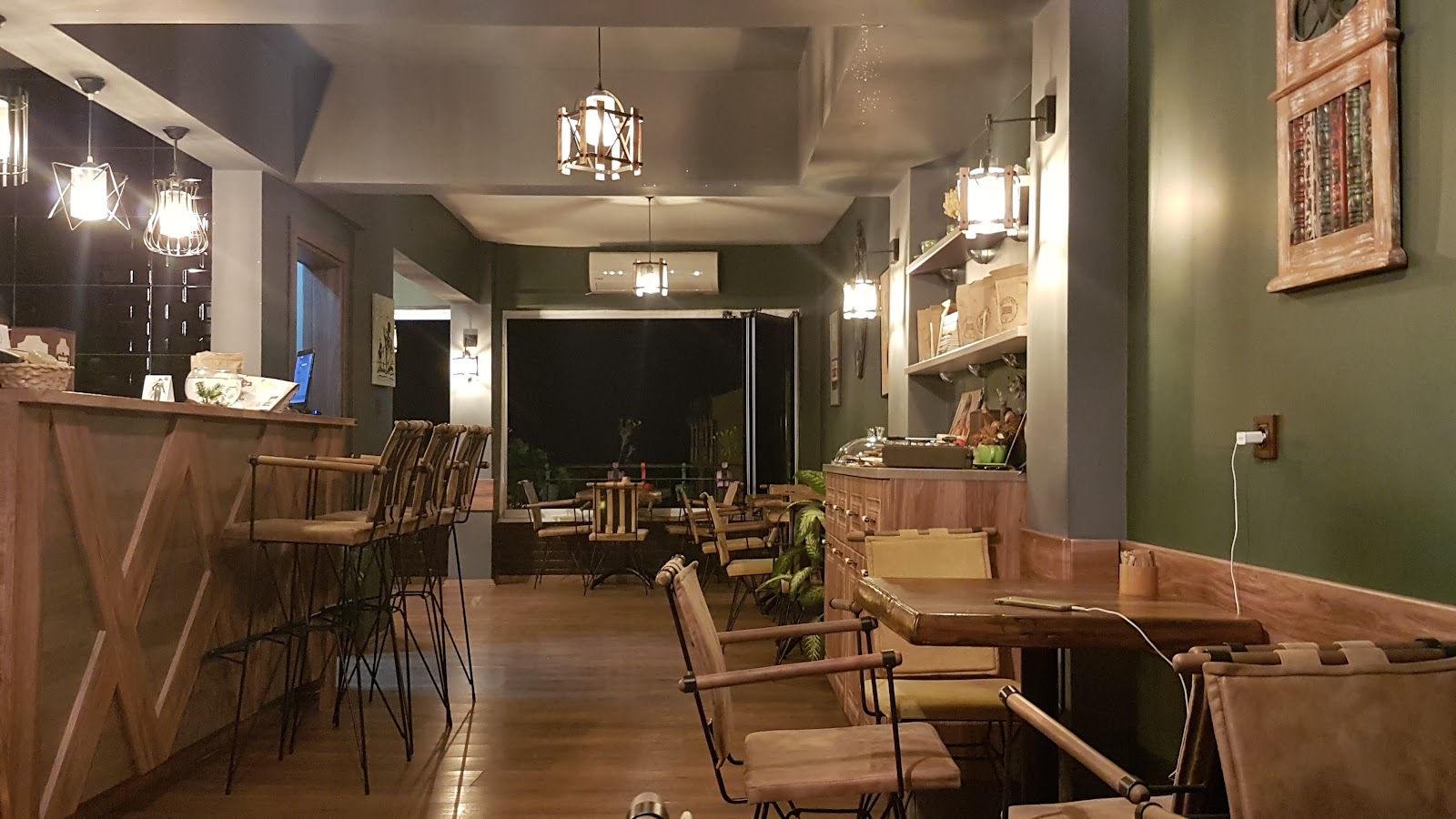 Goman's Cafe — photo 4