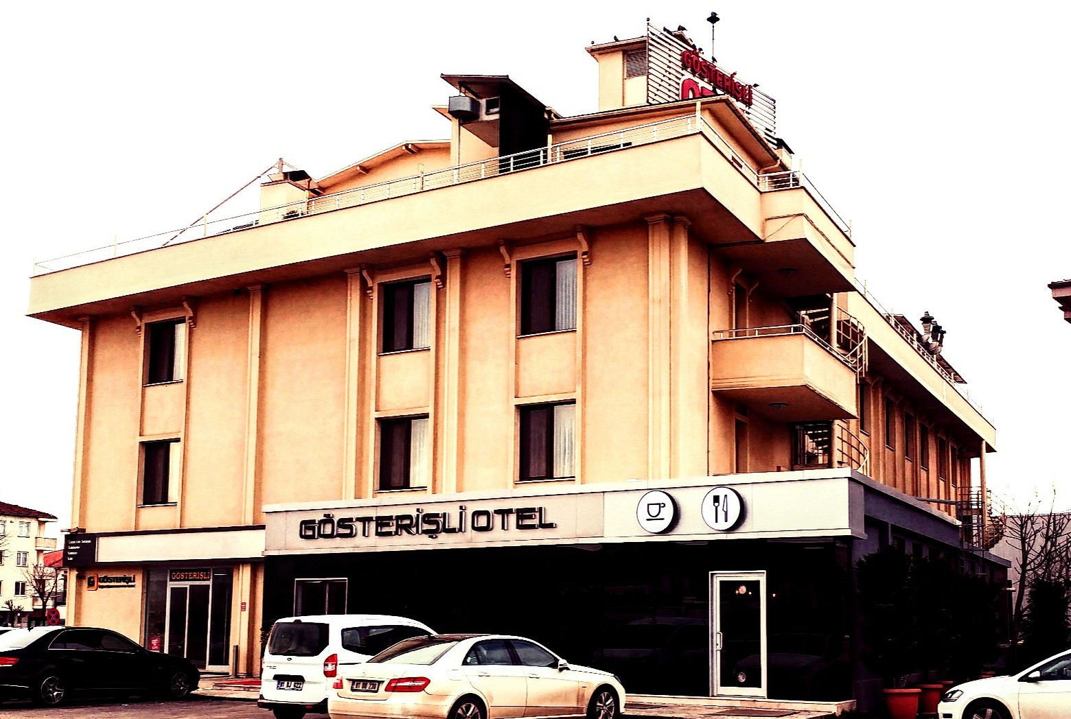GÖSTERİŞLİ OTEL — fotoğraf