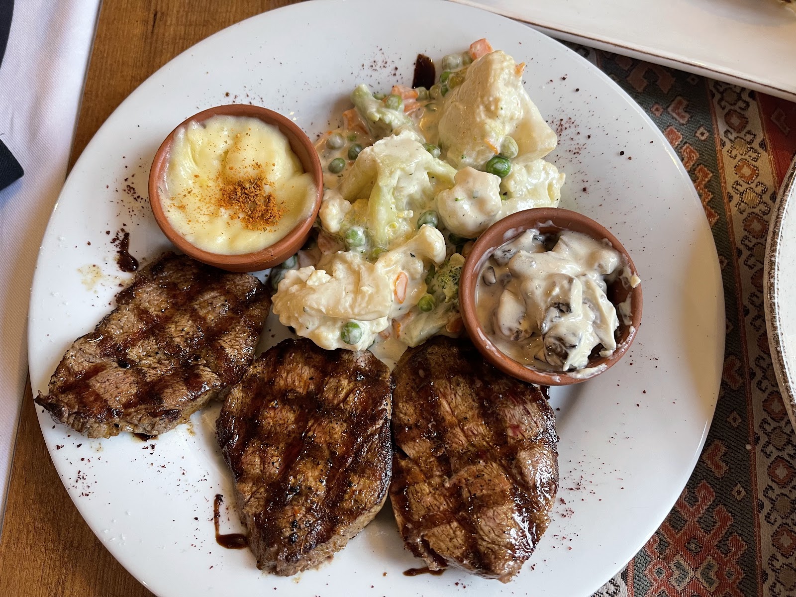 Grand Friends Fish & Steak Restaurant — fotoğraf 10