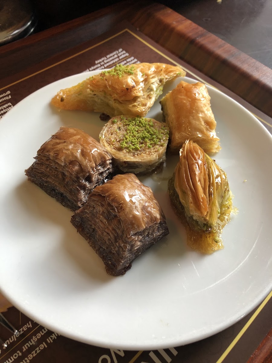 Güllüoğlu Baklava — photo 2