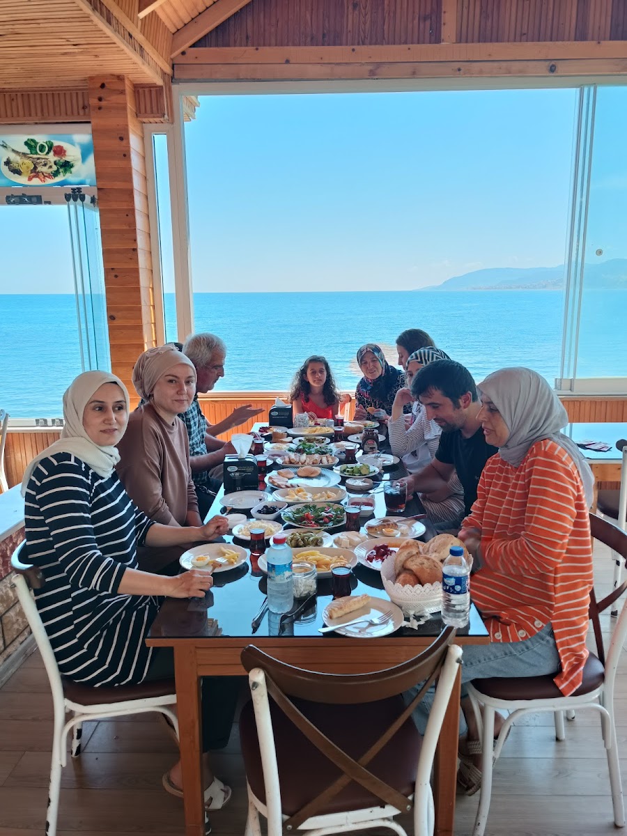 GÜLLÜSU YALÇIN AİLE BALIK LOKANTASI — fotoğraf 1