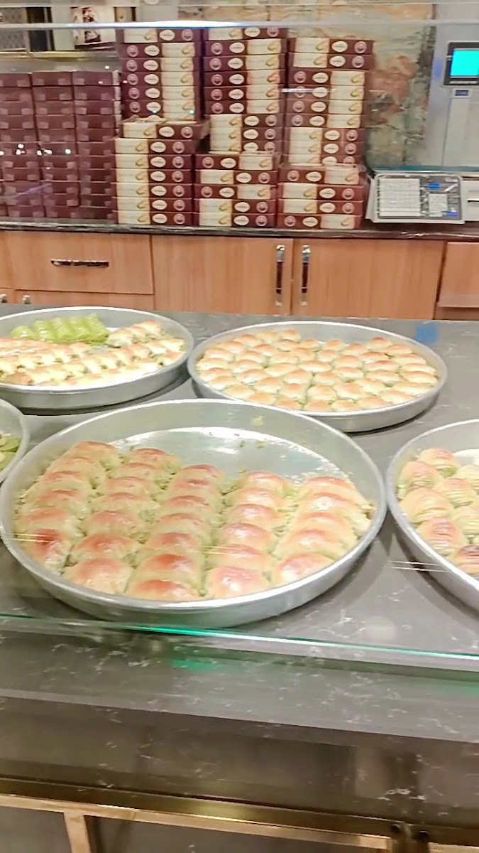 Güloğlu Pastanesi — fotoğraf 3