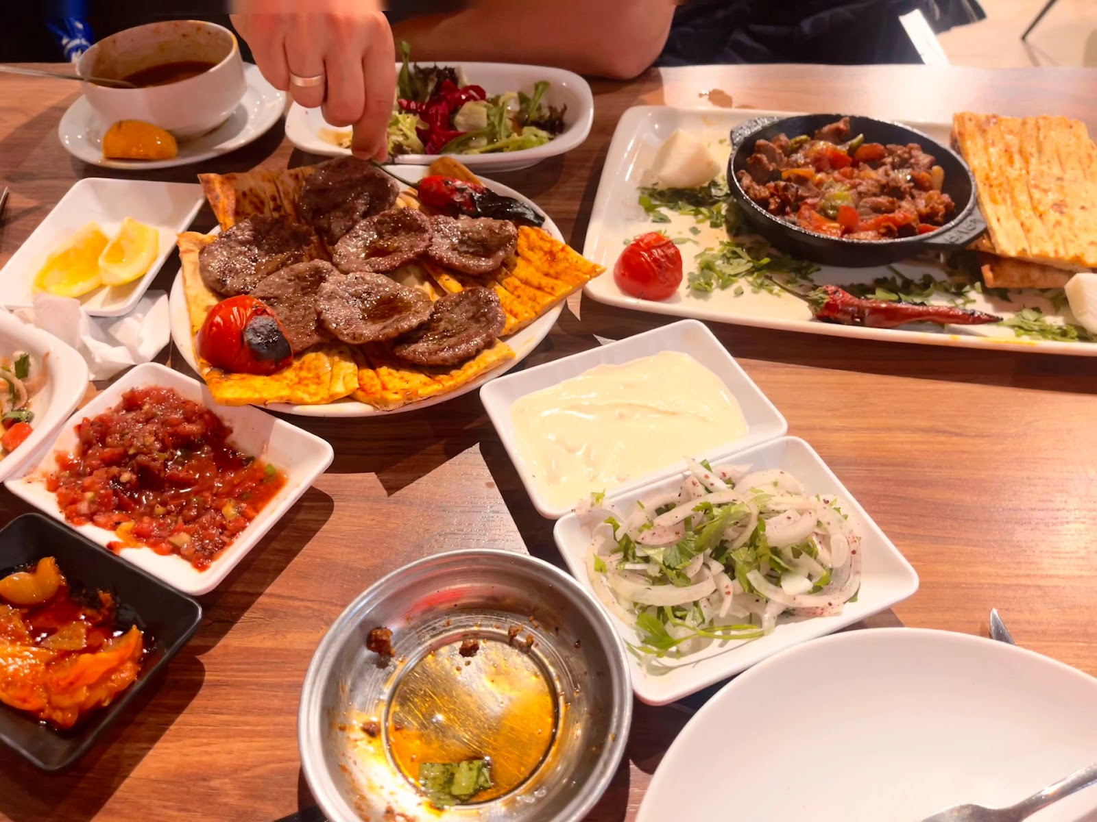 Hacıoğlu Izgara Etliekmek Serpme Kahvaltı — fotoğraf 3