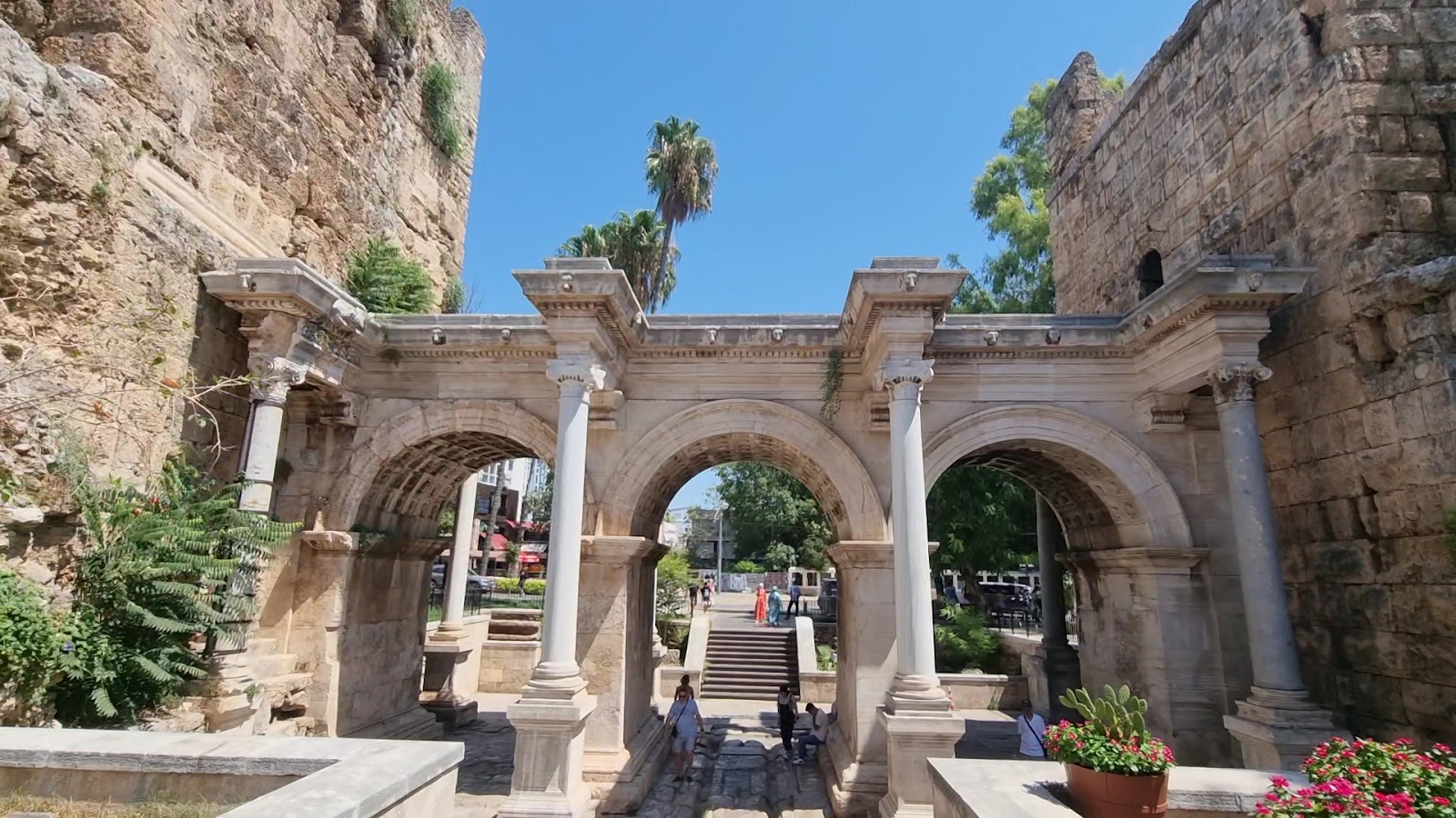 Hadrian Kapısı — fotoğraf 3