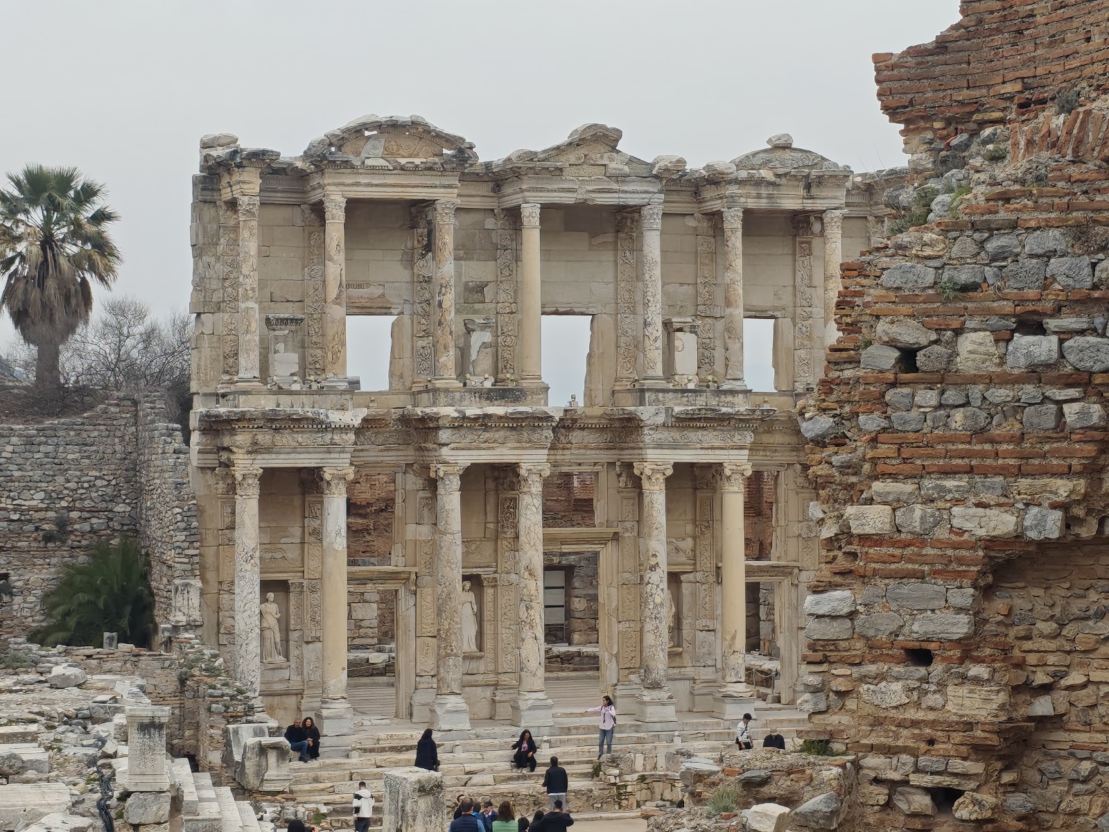 Hadrian Tapınağı — fotoğraf 2