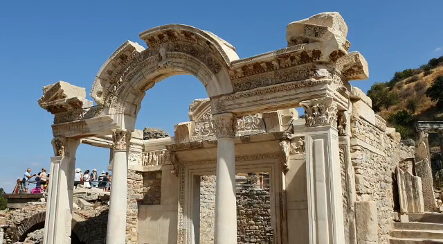 Hadrian Tapınağı — fotoğraf 3