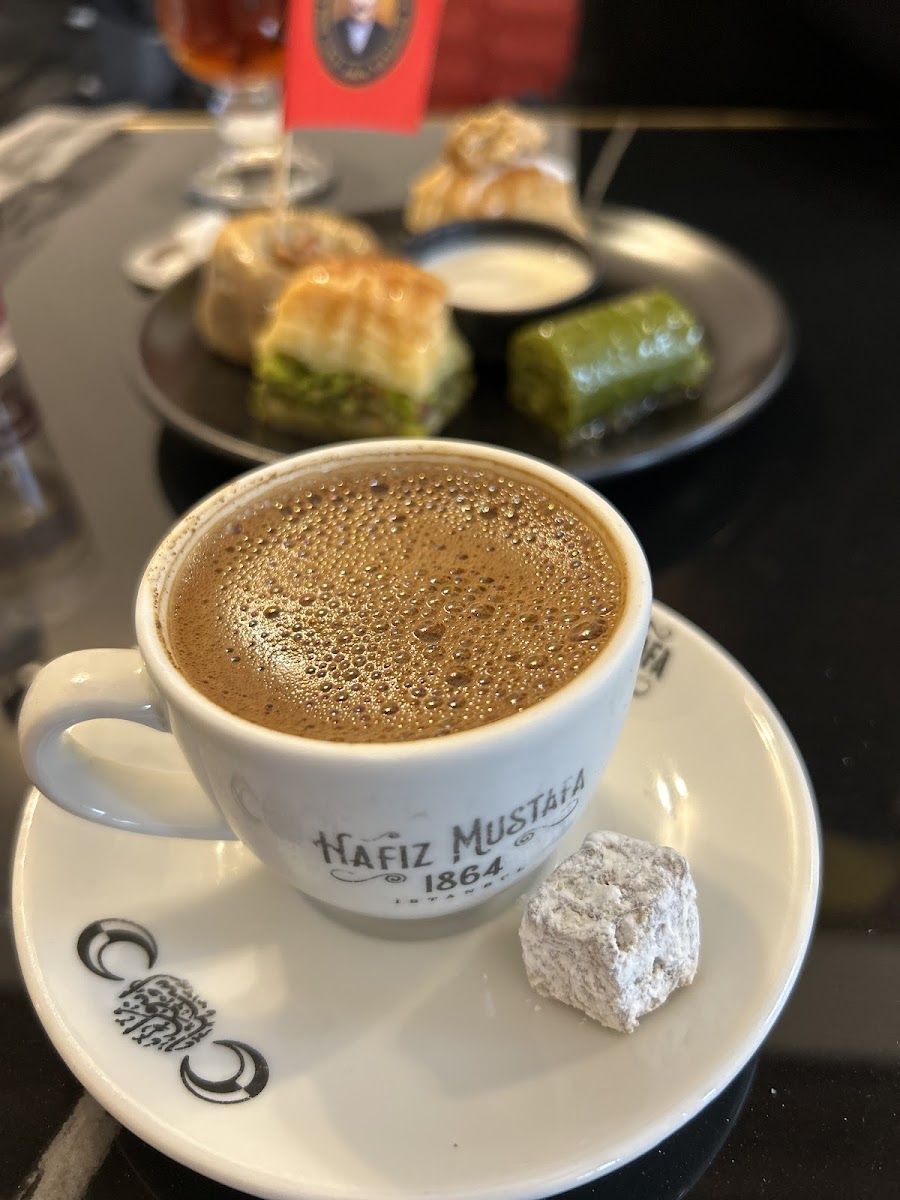 Hafız Mustafa 1864 Edebiyat Kıraathanesi — fotoğraf 2