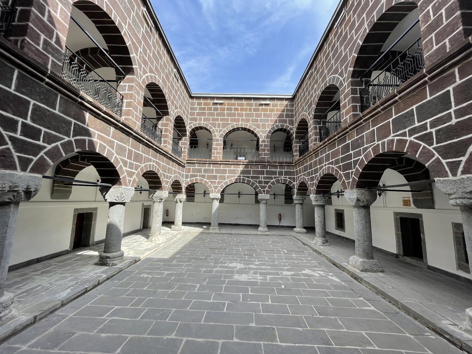Hakkari Eski Tarihi Medresesi