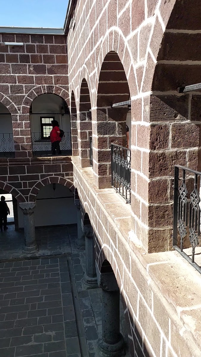 Hakkari Eski Tarihi Medresesi — fotoğraf 3