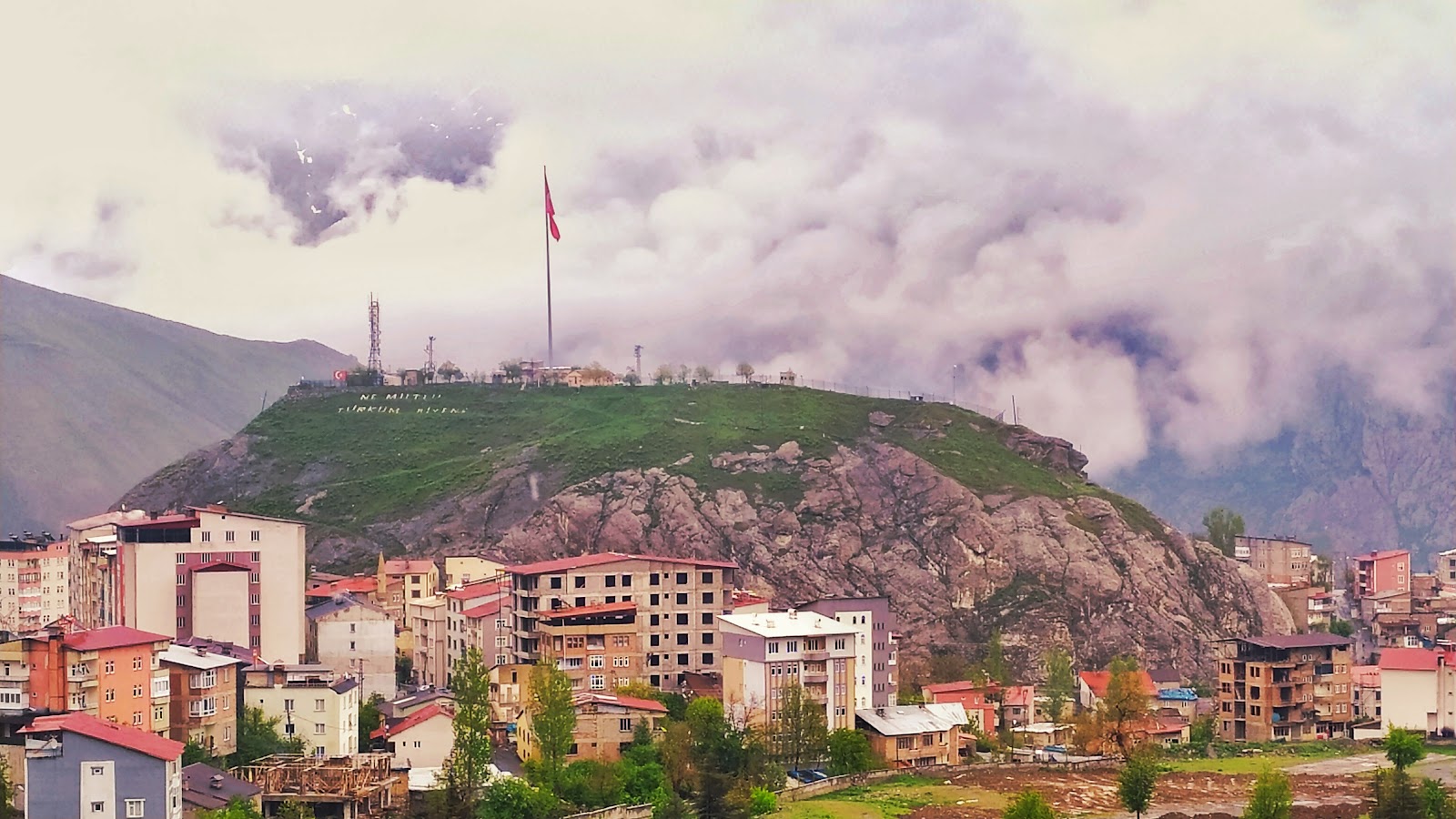 Hakkâri: Kale, medreseler ve müze