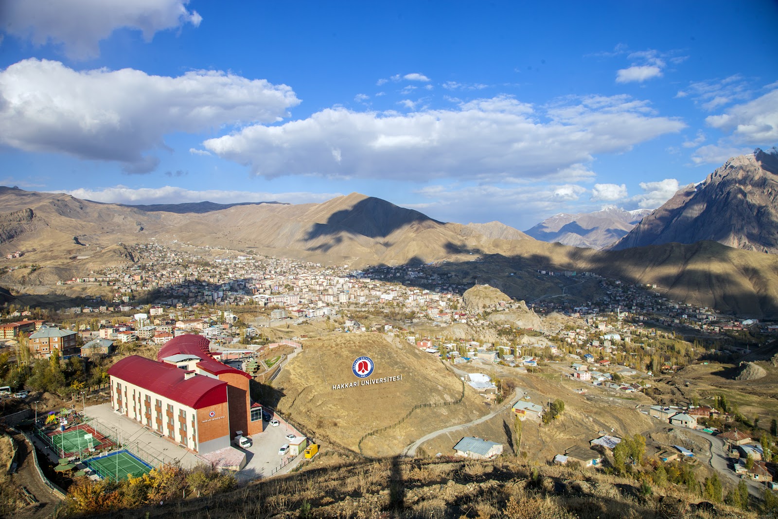 Hakkari Üniversitesi Rektörlük Hizmet Binası ve Sosyal Tesisleri — fotoğraf 2