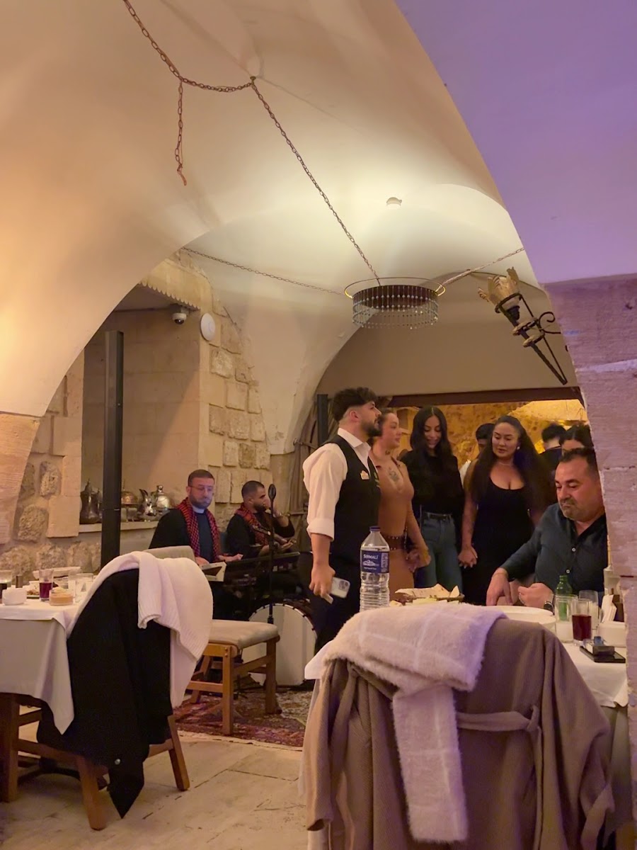 Hamdani Restaurant - Her Akşam Sıra Gecesi — fotoğraf 3