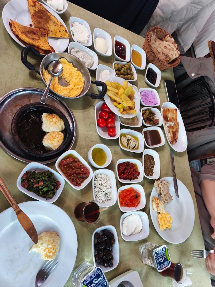 HAMMUŞUN YERİ YAĞMUR KAHVALTI SALONU — fotoğraf 2