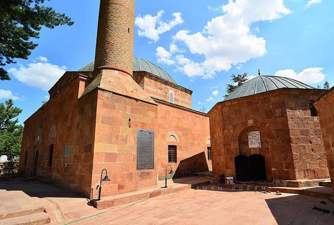 Hasandede cami ve turbe — fotoğraf