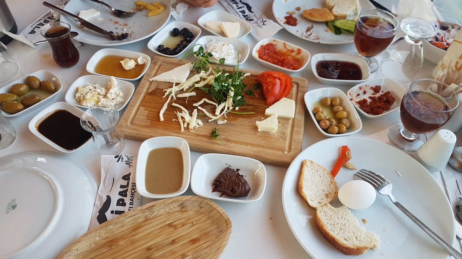 HAVUZLU BAHÇE KİLO İLE ET VE KAHVALTI — fotoğraf 4