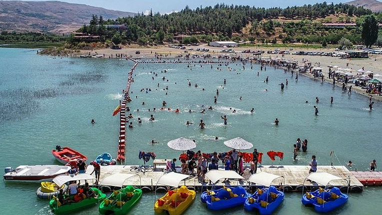 Hazar Gölü Tabiat Parkı Orman Köşk Evleri — fotoğraf